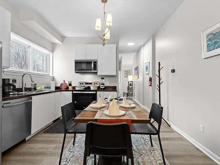 558 Marston St #1 — Photo 8
