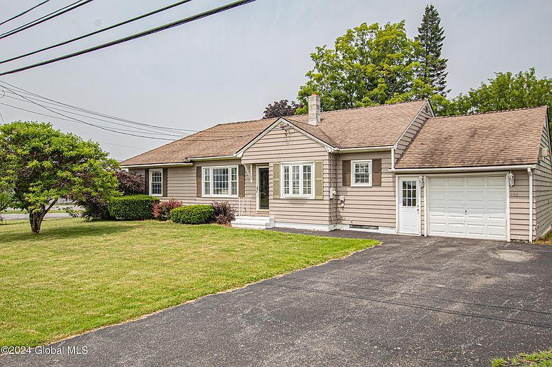 2nd image of 456 S Kingsboro Avenue