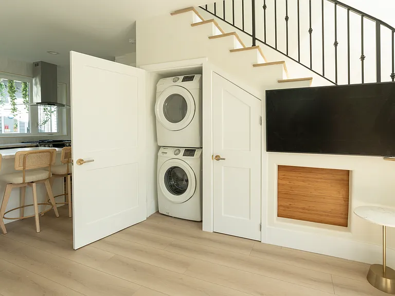 2222 S Budlong Ave #1/2 — Photo 25