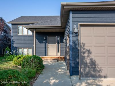 691 17th Ave E, Dickinson, ND, 58601