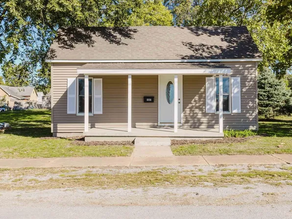 1007 W Cherry St, Herrin, IL 62948