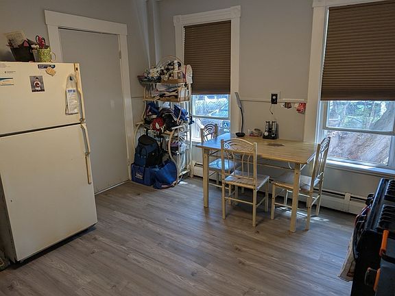 4th image of 61 Hilldale Ave