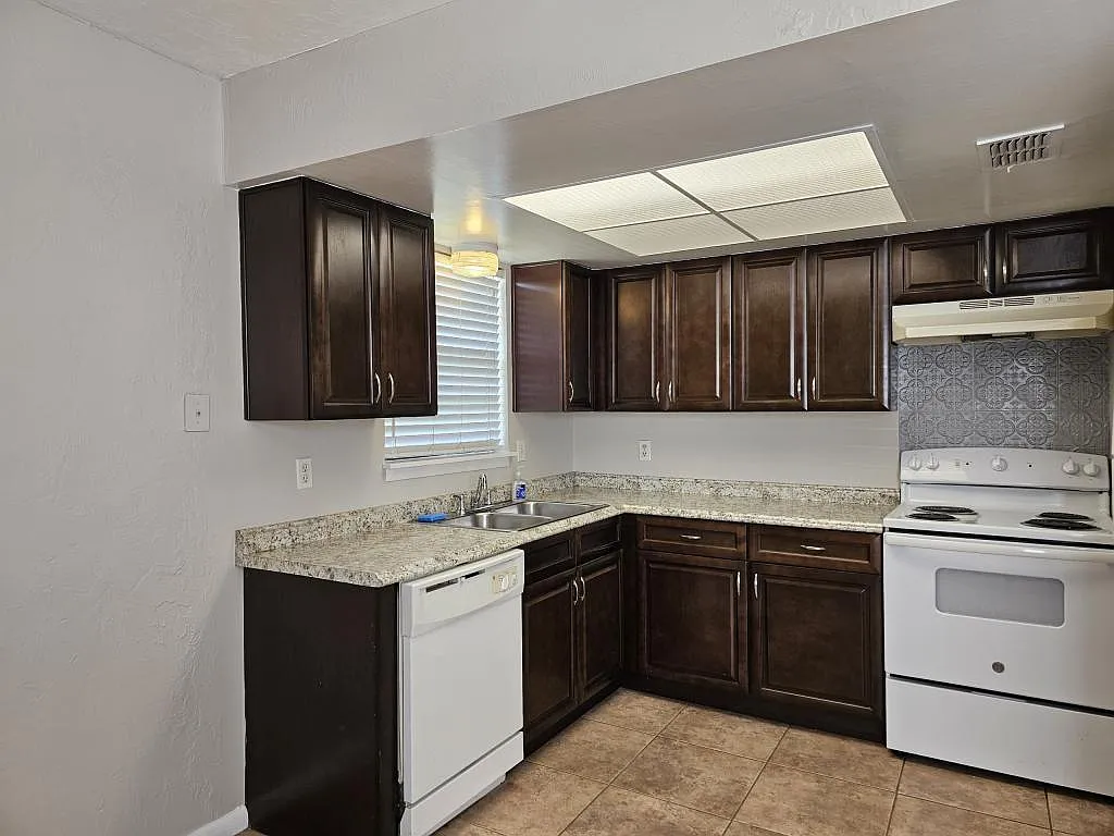 2205 Conway Dr #200 — Photo 3