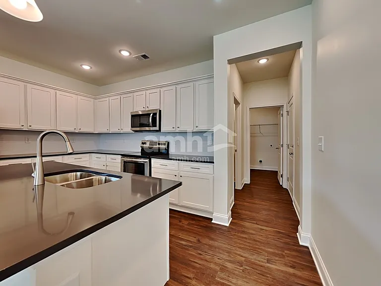 113 Pecan Dr — Photo 3