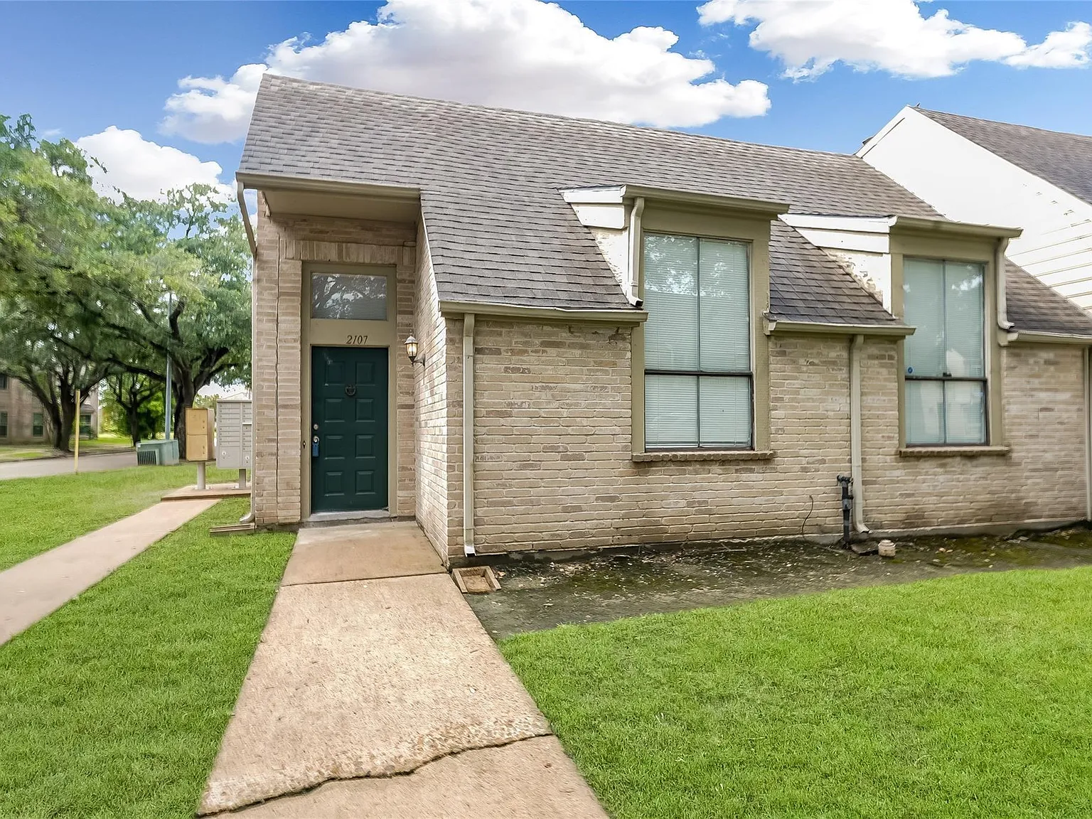2 bed, 2.0 bath, 1405 sqft, $1,500 — Photo 1