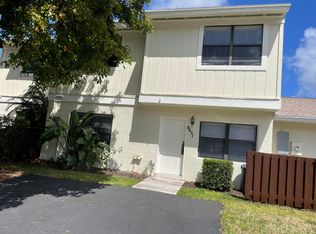5271 Tennis Ln, Delray Beach, FL 33484