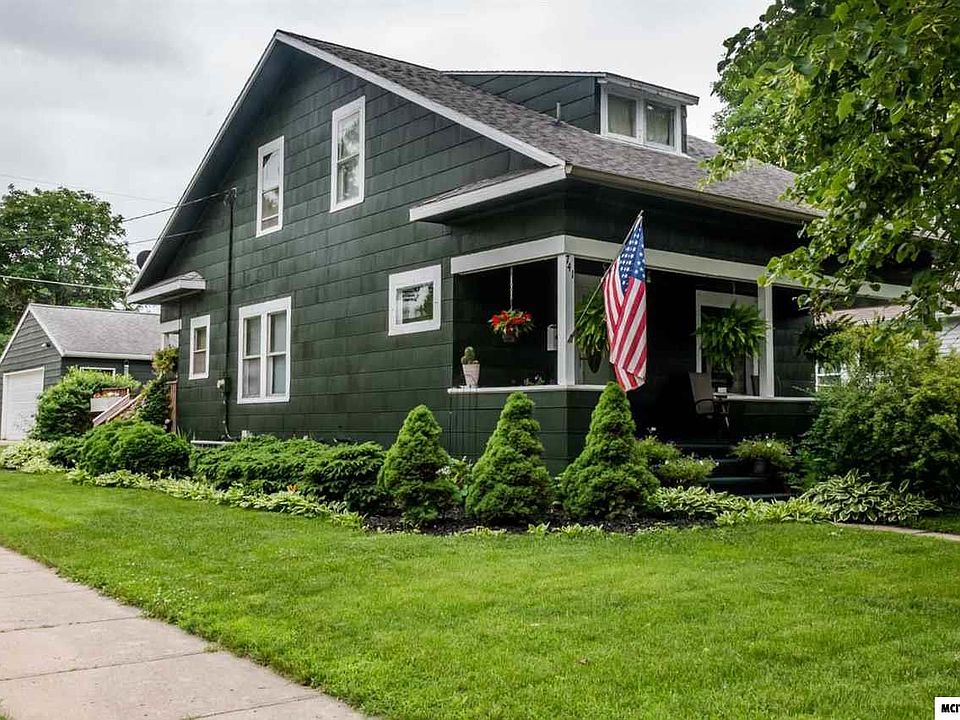1st image of 741 10th St NE