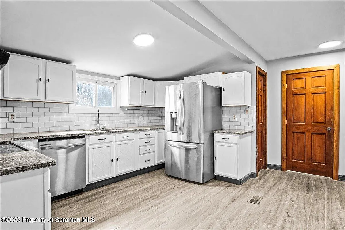 3 bed, 2.0 bath, 1867 sqft, $1,750 — Photo 3