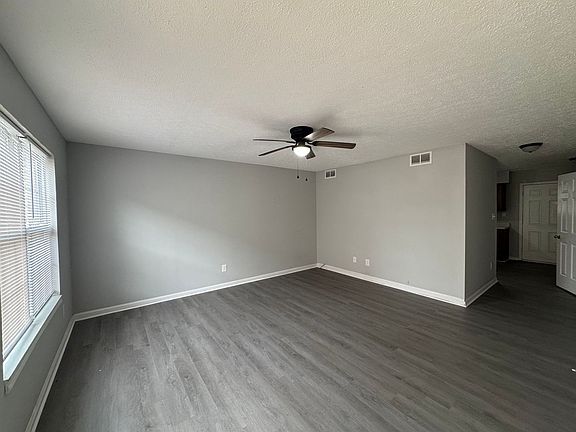 3rd image of 525 Lost Cir #H