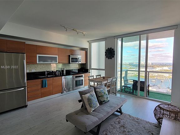 4th image of 253 NE 2nd St APT 3305