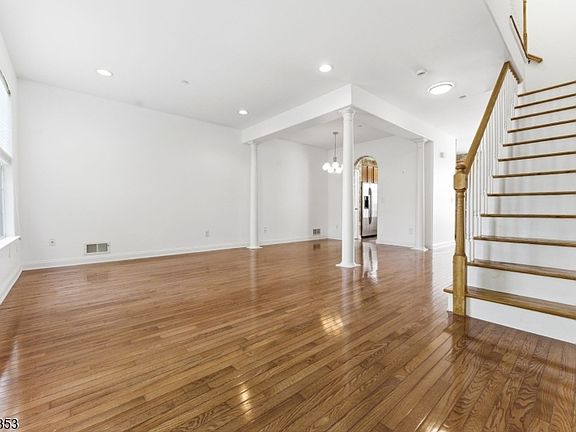 4th image of 9 Sundance Way