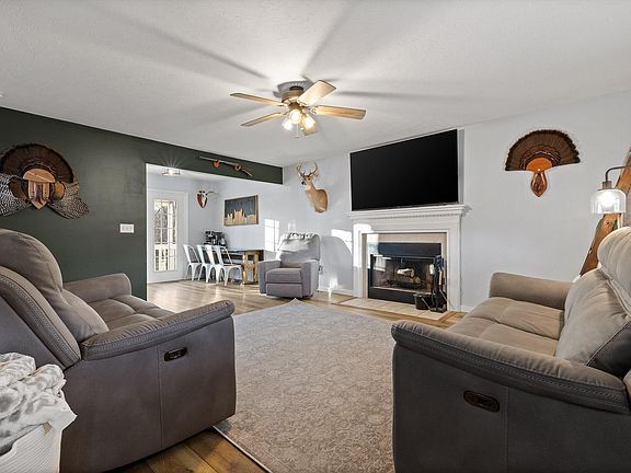 3rd image of 1068 Rogers Rd