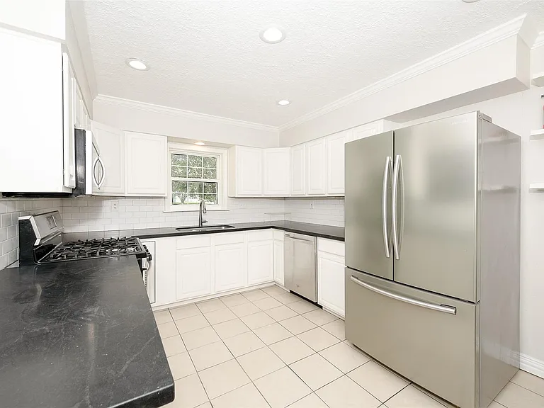 709 Inwood Dr — Photo 10