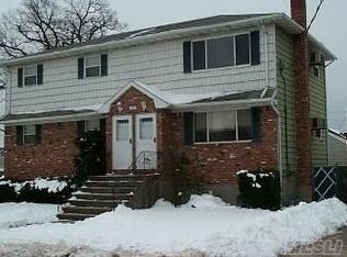 1986 Oakwood Ave, Merrick, NY 11566