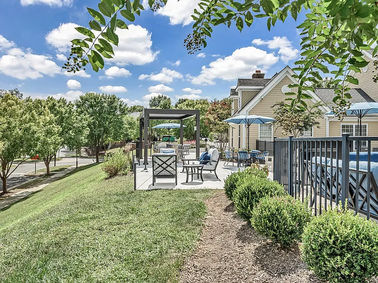Enclave Apartments — Photo 40