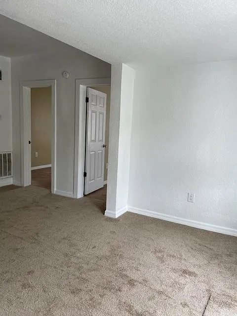 4 bed, 1400 sqft, $1,795 — Photo 3
