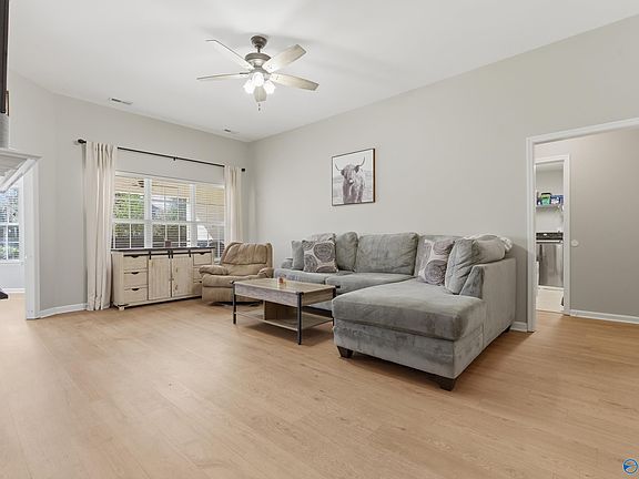 4th image of 608 Wade Rd SE