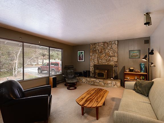 2nd image of 21040 Gardenia Ave