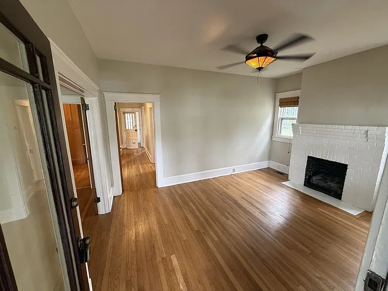 230 Grand Ave — Photo 7
