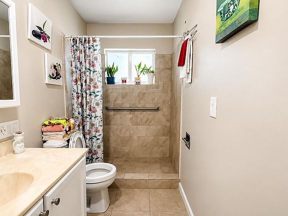 5th image of 2716 E Emory Dr Drive E #D