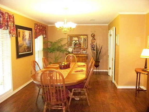 5th image of 906 Bryn Mawr St