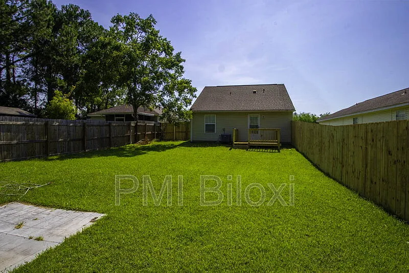3 bed, 2.0 bath, 1272 sqft, $1,600 — Photo 4