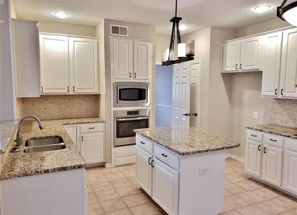 3 bed, 2.5 bath, 2044 sqft, $2,750 — Photo 4