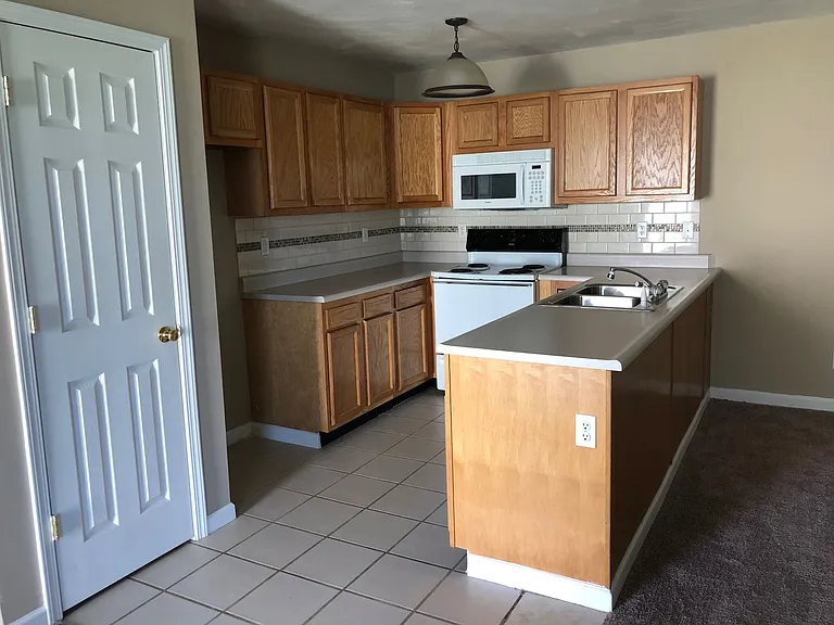 1651 W Kole Dr #B — Photo 3