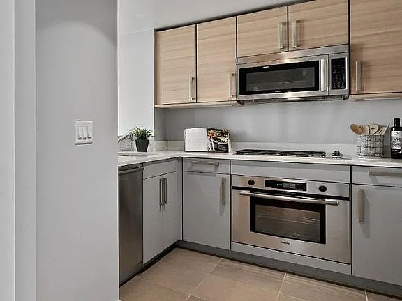 3rd image of 555 4th St #2D