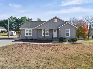 105 Hillside Dr, Thomasville, NC 27360