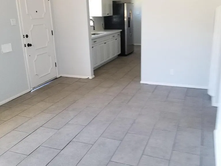 2422 N 20th Ave — Photo 5