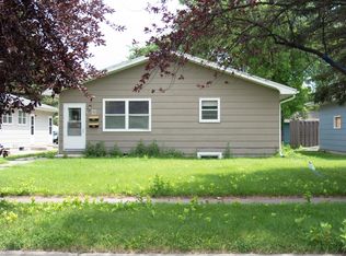 910 N Columbia Rd, Grand Forks, ND 58203