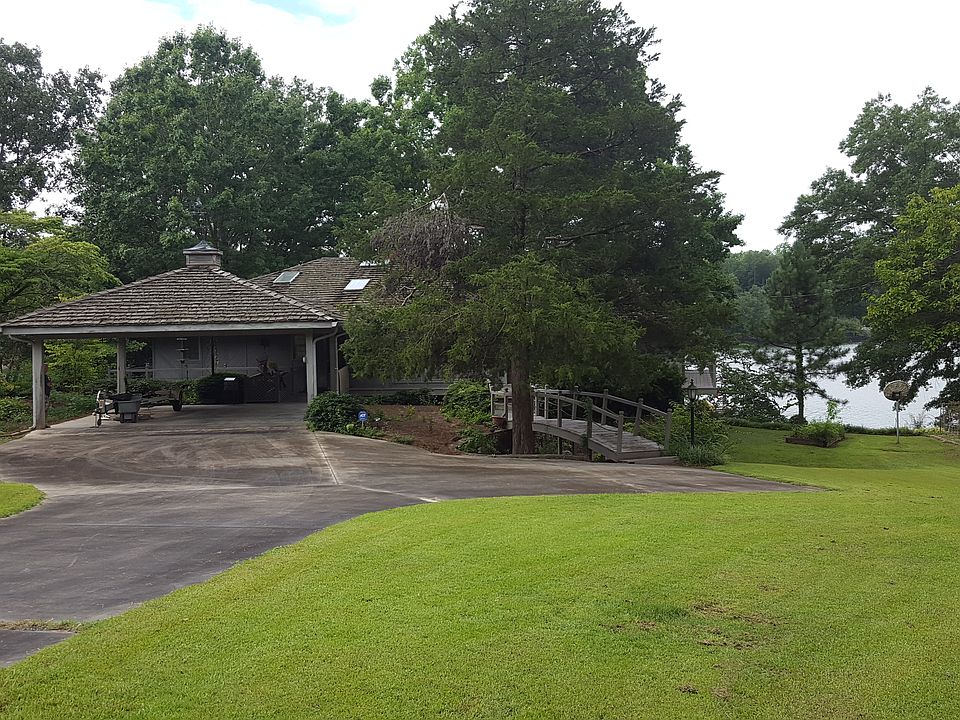 Front of Home Facing Road