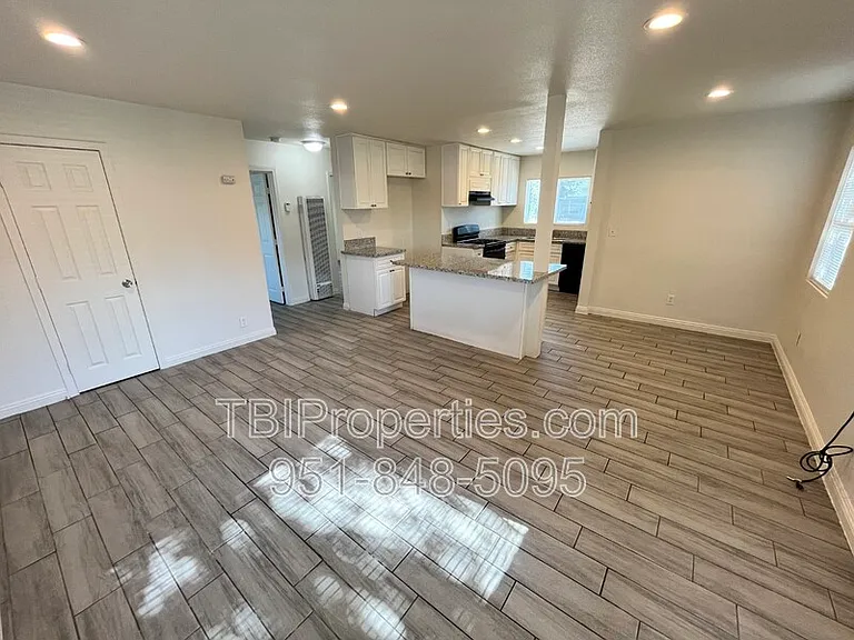 848 W 29th St — Photo 11