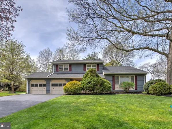 21 Meadowbrook Dr, East Windsor, NJ 08520