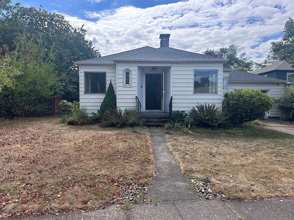 2405 E Evergreen Blvd