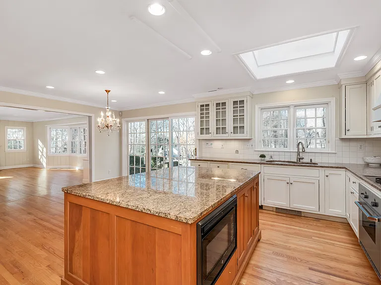 12 Norton Ln — Photo 8