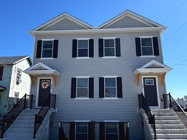 113 W North St #200