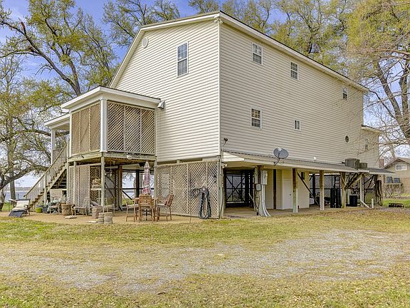 2nd image of 295 Shell Beach Rd