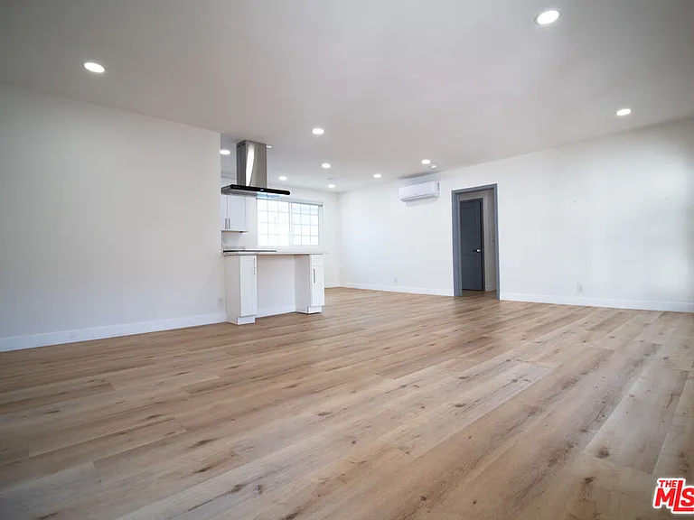 835 S Sherbourne Dr #9 — Photo 3