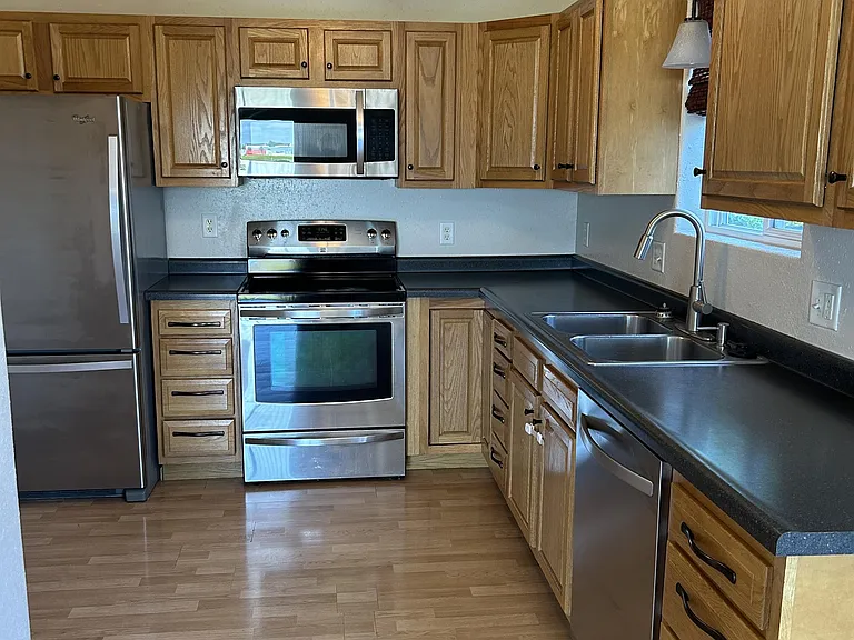 3240 E Capitol Ave — Photo 2