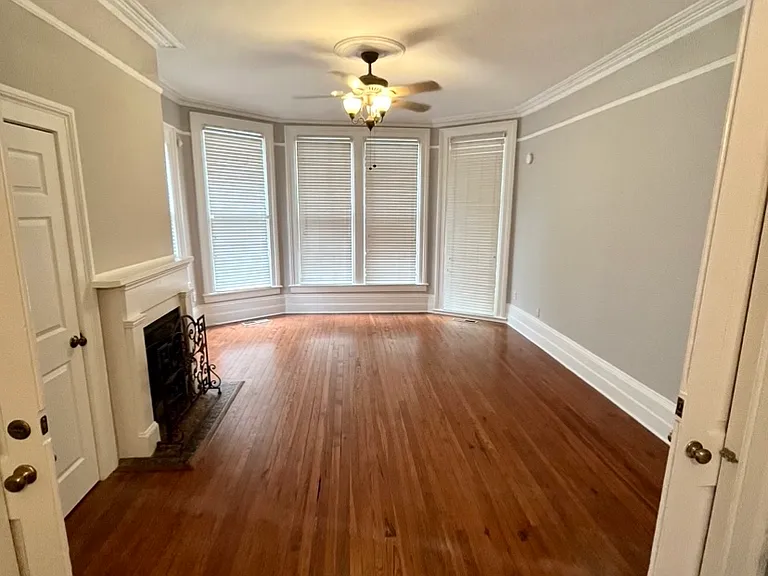 223 W Waldburg St #A — Photo 57