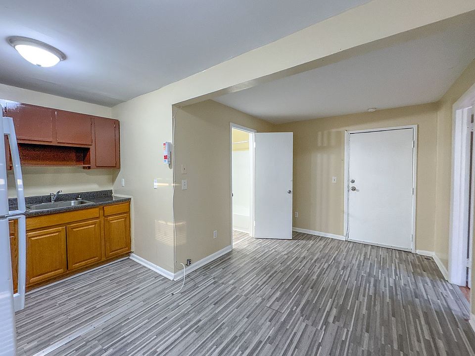 1st image of 50 Walnut St APT 4