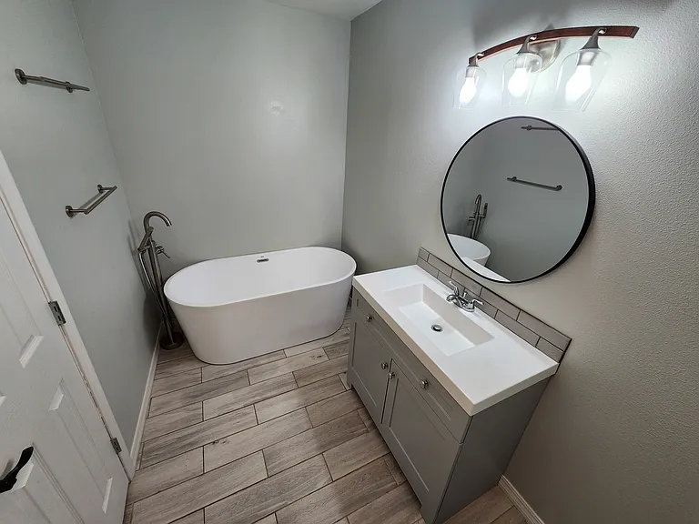 2010 E Foster Dr — Photo 15