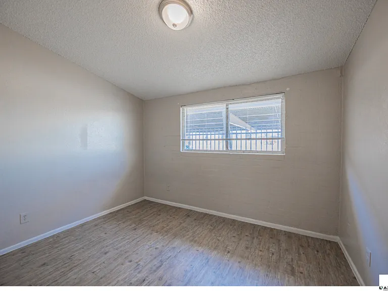 2123 W Devonshire Ave #9 — Photo 8