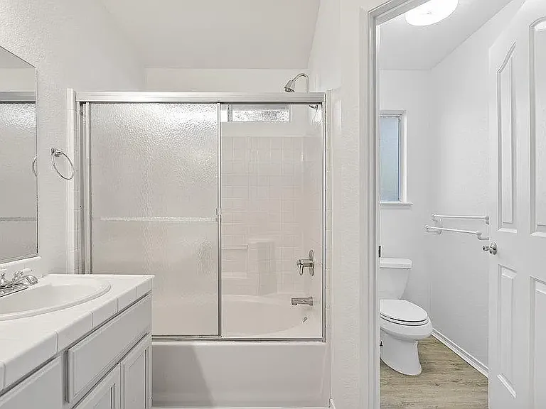 2199 Raleigh Cir — Photo 3