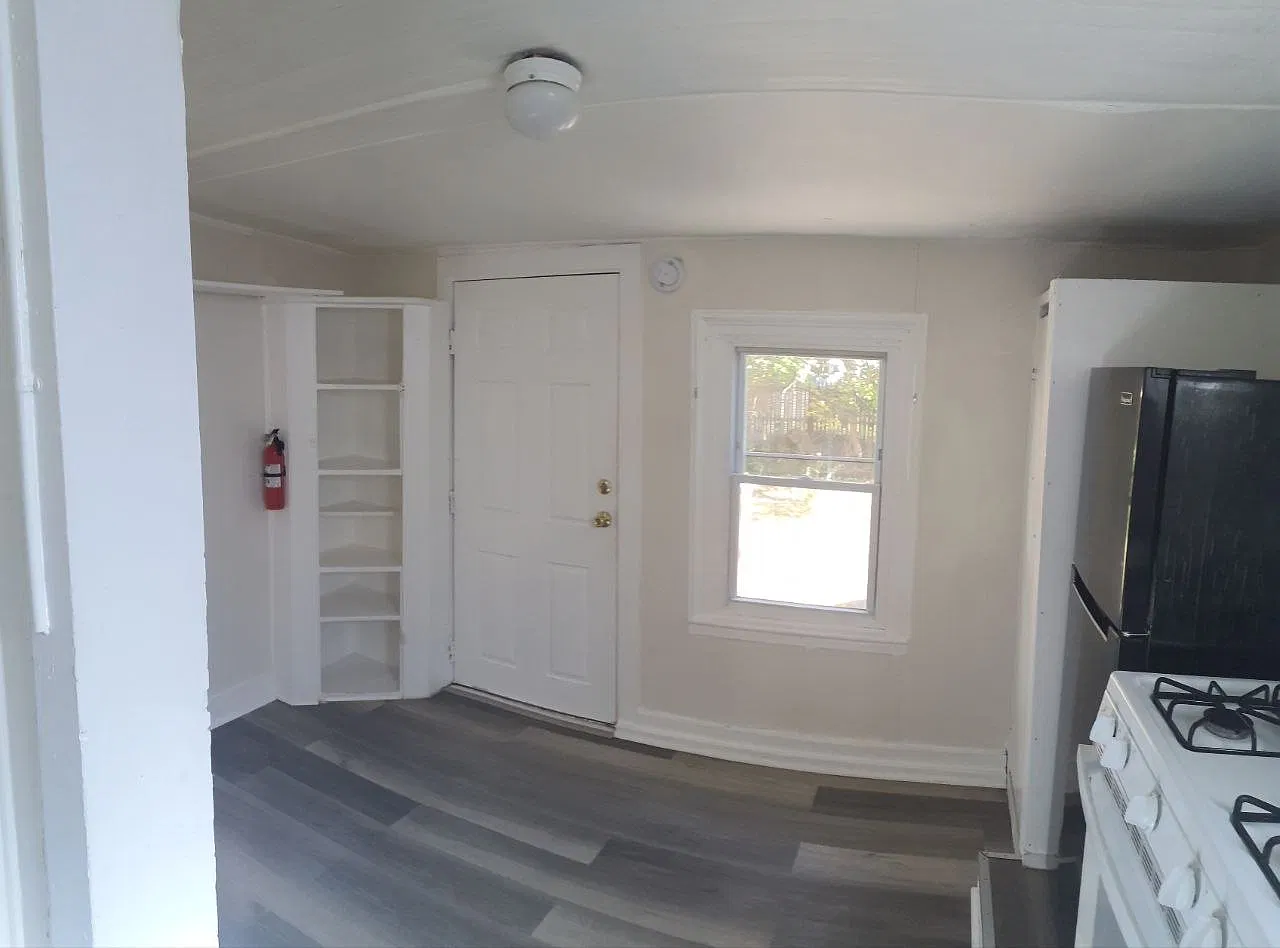 3 bed, 800 sqft, $1,550 — Photo 3