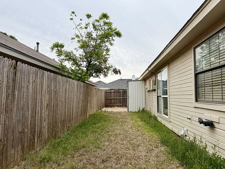 2601 Idlewilde Dr — Photo 4