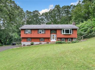 38 Briarwood Dr, Beacon Falls, CT 06403