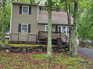2114 Lakeview Rd, Bushkill, PA 18324